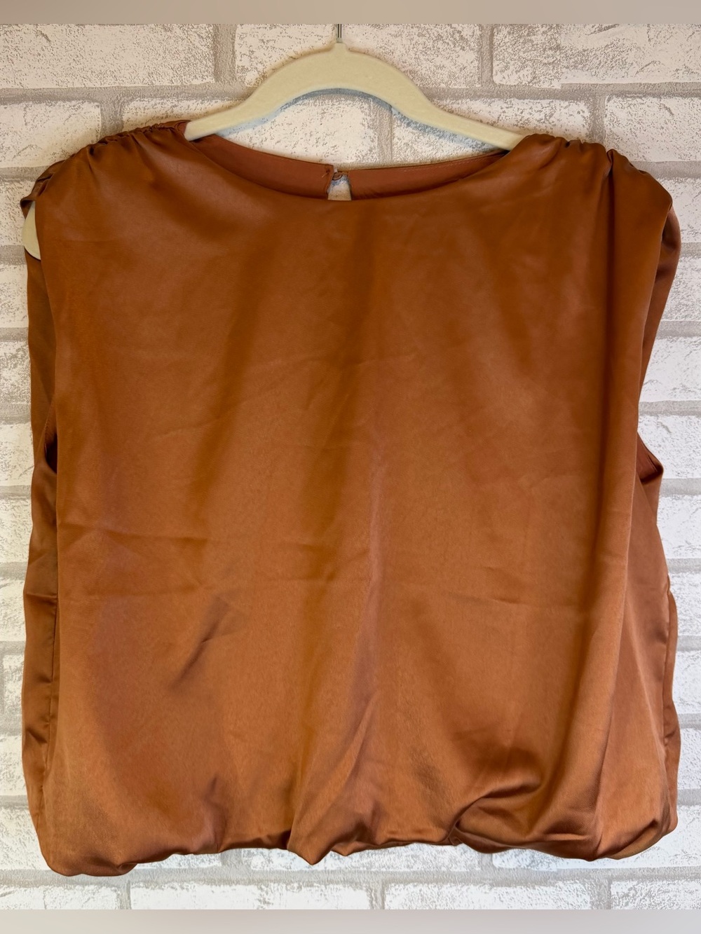 Velvet Heart Brown Satin Sleeveless Blouse Women’s Medium Shoulder Detail Top